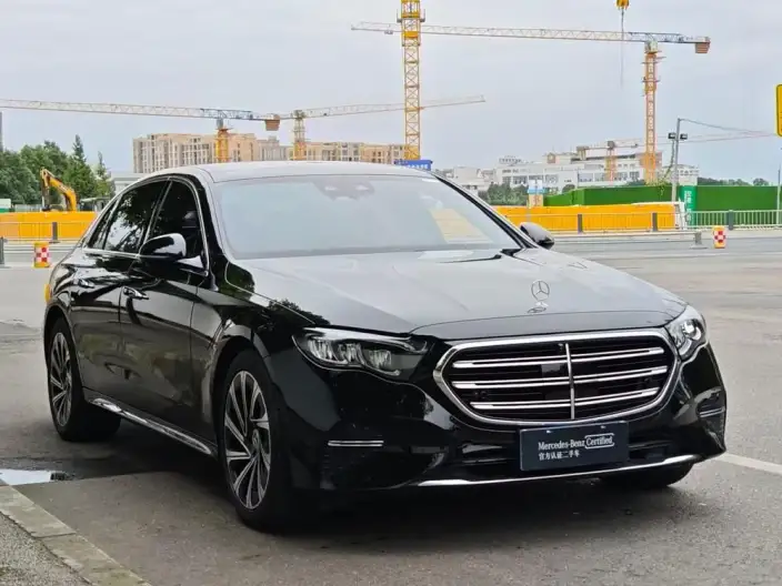 Mercedes-Benz E-Class 2024 Model E 300 L Luxury Model sedan – фото 3