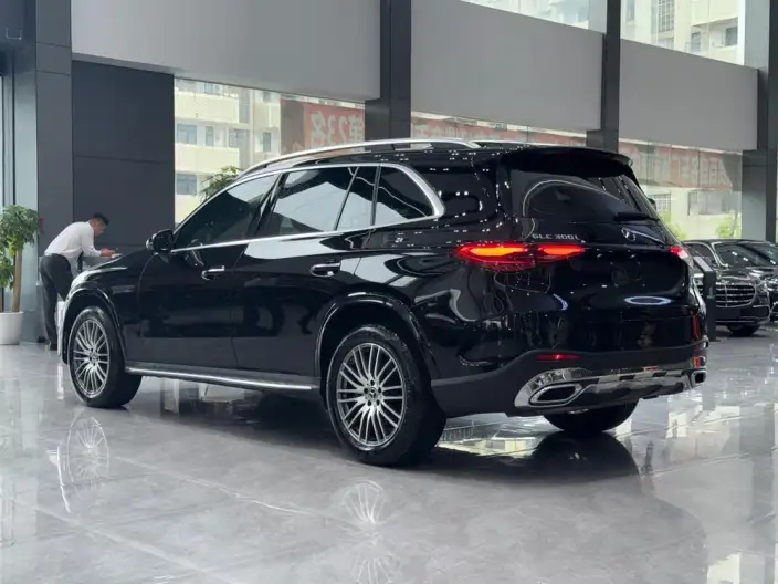 Mercedes-Benz GLC 2023 Model GLC 300 L 4MATIC Dynamic Model 5 seat – фото 3