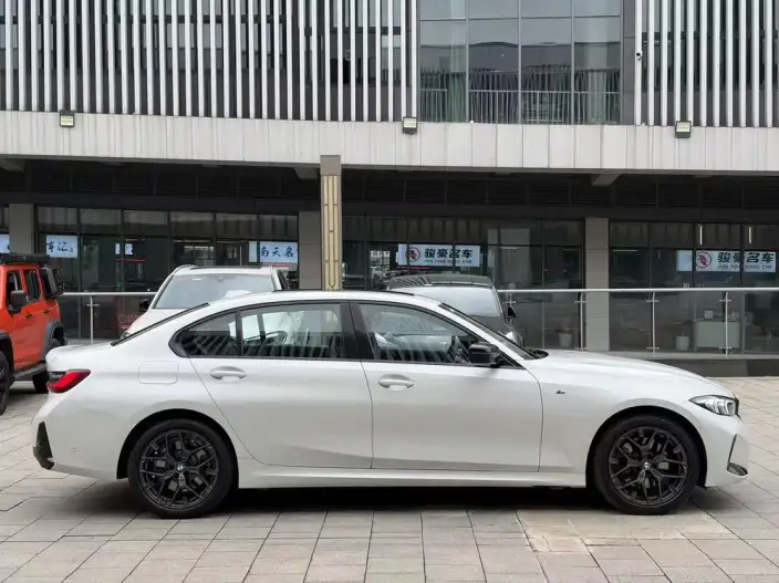 BMW 3 Series 2026 Model 330Li M Sports Night Set – фото 7