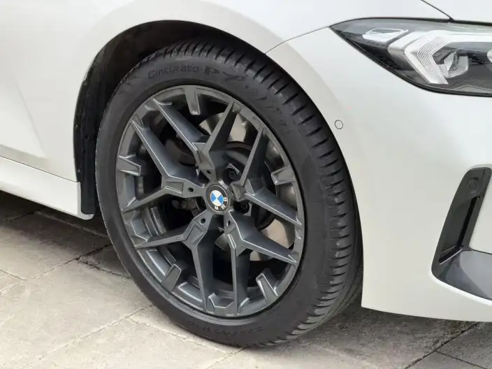 BMW 3 Series 2026 Model 330Li M Sports Night Set – фото 10