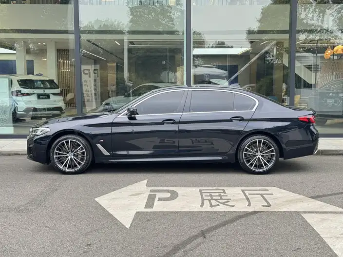 BMW 5 Series 2023 Model 530Li Leading Model M Sports Set – фото 3