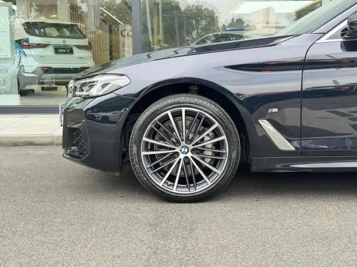 BMW 5 Series 2023 Model 530Li Leading Model M Sports Set – фото 9