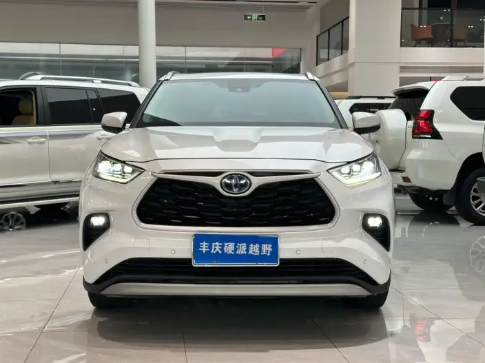 Toyota Highlander 2023 Model Hybrid 2.5L 4WD Premium Edition 7 seat – фото 2