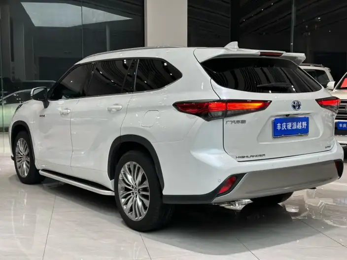 Toyota Highlander 2023 Model Hybrid 2.5L 4WD Premium Edition 7 seat – фото 4