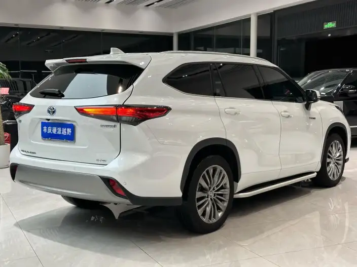 Toyota Highlander 2023 Model Hybrid 2.5L 4WD Premium Edition 7 seat – фото 6