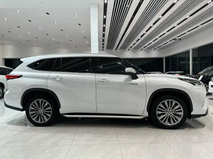 Toyota Highlander 2023 Model Hybrid 2.5L 4WD Premium Edition 7 seat – фото 7