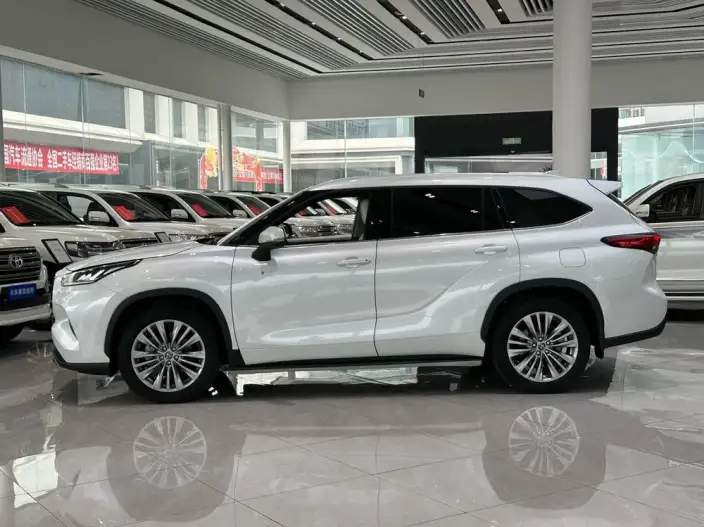 Toyota Highlander 2024 Model Hybrid 2.5L 4WD Premium Edition 7 seat – фото 3