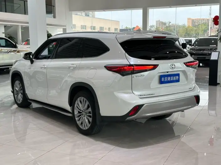 Toyota Highlander 2024 Model Hybrid 2.5L 4WD Premium Edition 7 seat – фото 4