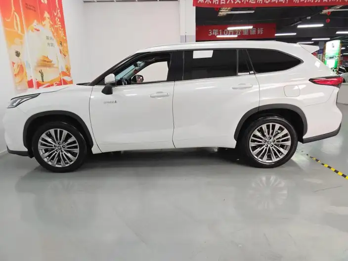 Toyota Highlander 2022 Model Hybrid 2.5L 4WD Premium Edition 7 seat – фото 4