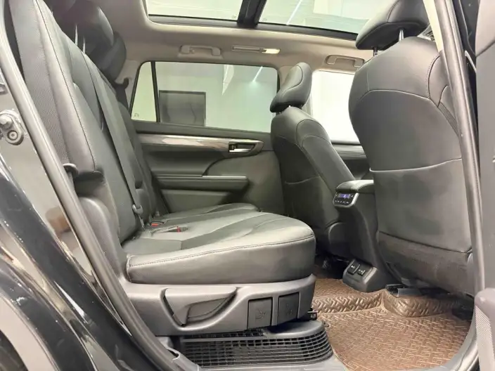 Toyota Highlander 2022 Model Hybrid 2.5L 4WD Premium Edition 7 seat – фото 8