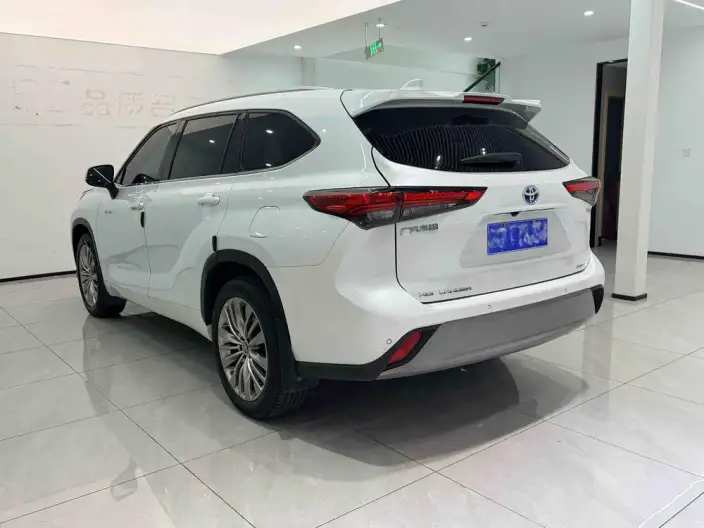 Toyota Highlander 2023 Model Hybrid 2.5L 4WD Premium Edition 7 seat – фото 4