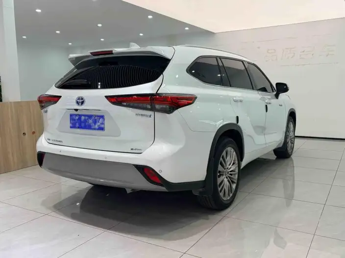 Toyota Highlander 2023 Model Hybrid 2.5L 4WD Premium Edition 7 seat – фото 6