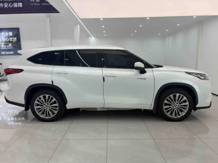 Toyota Highlander 2023 Model Hybrid 2.5L 4WD Premium Edition 7 seat – фото 7