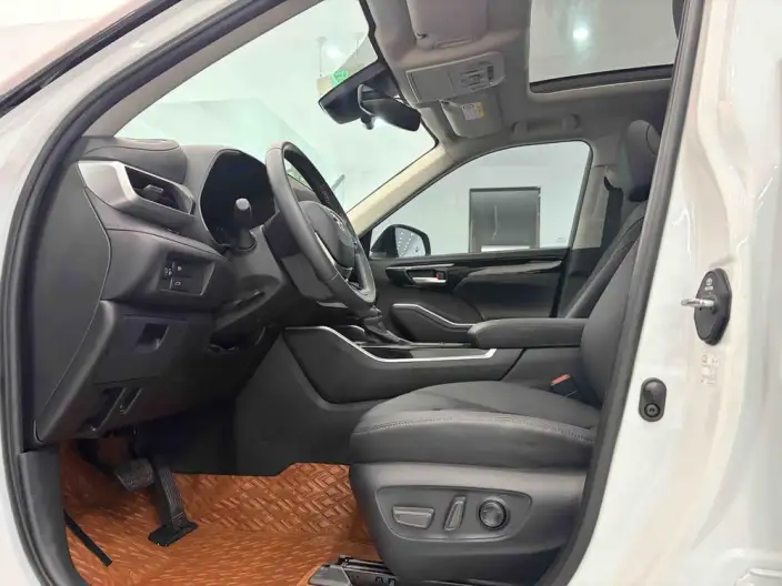 Toyota Highlander 2023 Model Hybrid 2.5L 4WD Premium Edition 7 seat – фото 10