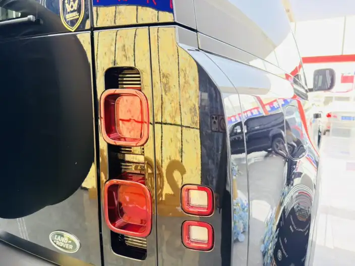 Land Rover Defender 2025 Model 90 3.0T P400 X-Dynamic HSE – фото 7