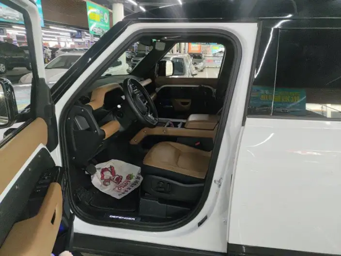 Land Rover Defender 2025 Model 110 3.0T P400 HSE X-Dynamic – фото 9