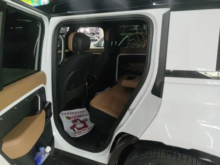 Land Rover Defender 2025 Model 110 3.0T P400 HSE X-Dynamic – фото 10
