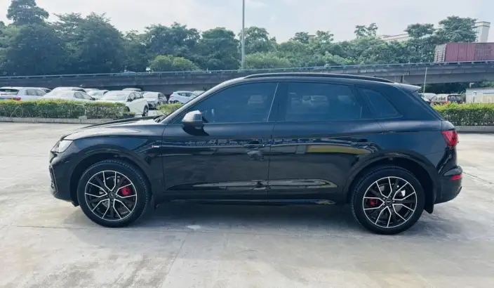 Audi Q5L 2026 Model quattro 45th Anniversary Collector Edition Edition 40TFSI Luxury Dynamic Model – фото 4