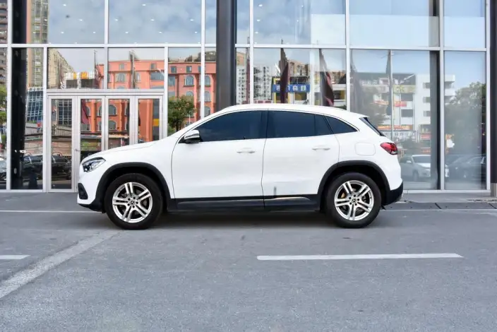 Mercedes-Benz GLA 2022 Model GLA 200 – фото 3