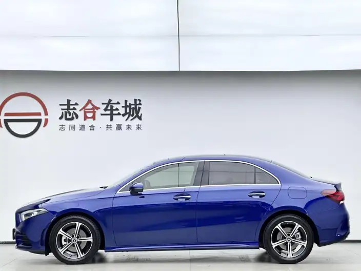 Mercedes-Benz A-class 2022 Model Facelift II A 200 L Sports sedan Fashion Edition – фото 3