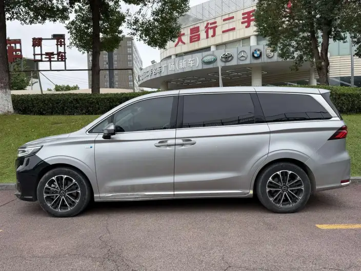 Roewe iMAX8 2022 Model 400TGI Zunrong Edition – фото 3