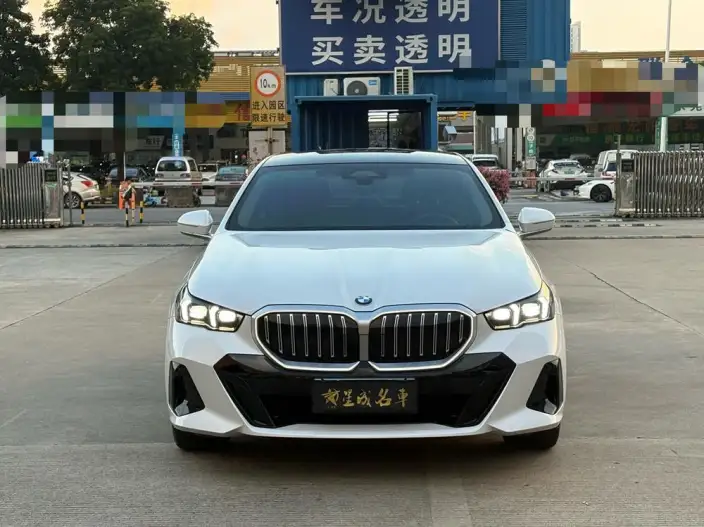 BMW 5 Series 2025 Model 525Li M Sports Set – фото 2