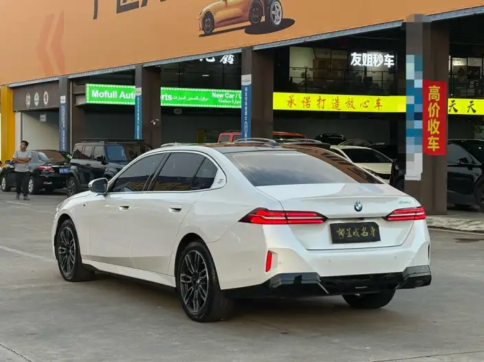 BMW 5 Series 2025 Model 525Li M Sports Set – фото 4