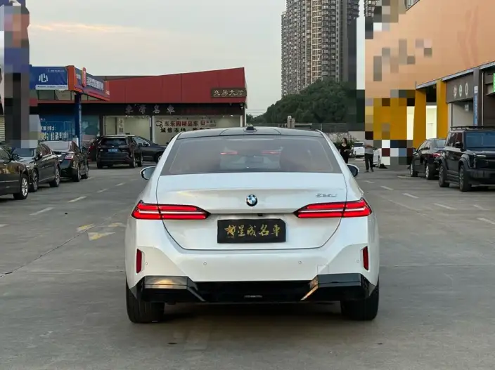 BMW 5 Series 2025 Model 525Li M Sports Set – фото 5
