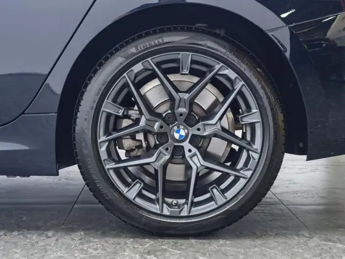 BMW 3 Series 2025 Model 330Li Exclusive Model M Sports Night Set – фото 9