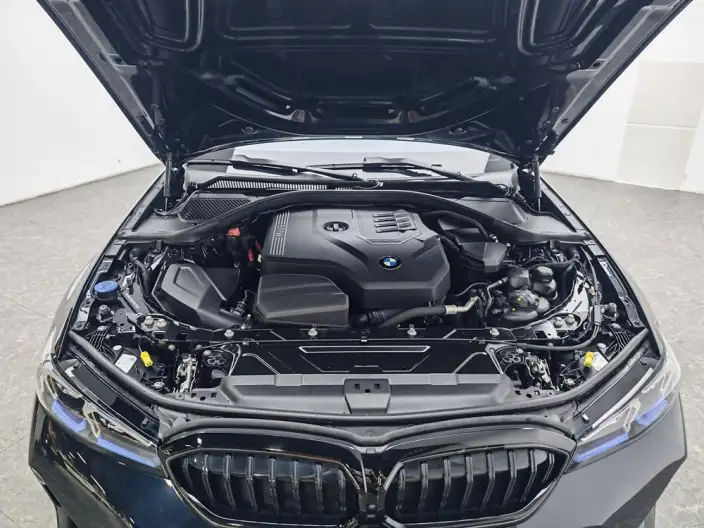 BMW 3 Series 2025 Model 330Li Exclusive Model M Sports Night Set – фото 10