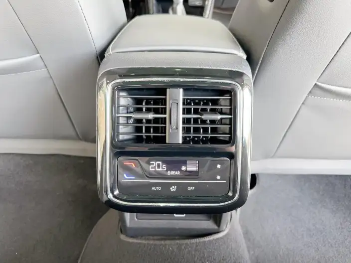 Volkswagen Passat 2022 Model 330TSI Deluxe Edition – фото 6