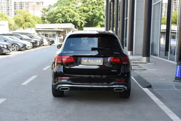 Mercedes-Benz GLC 2022 Model Facelift GLC 300 L 4MATIC Dynamic Model Collector Edition – фото 5
