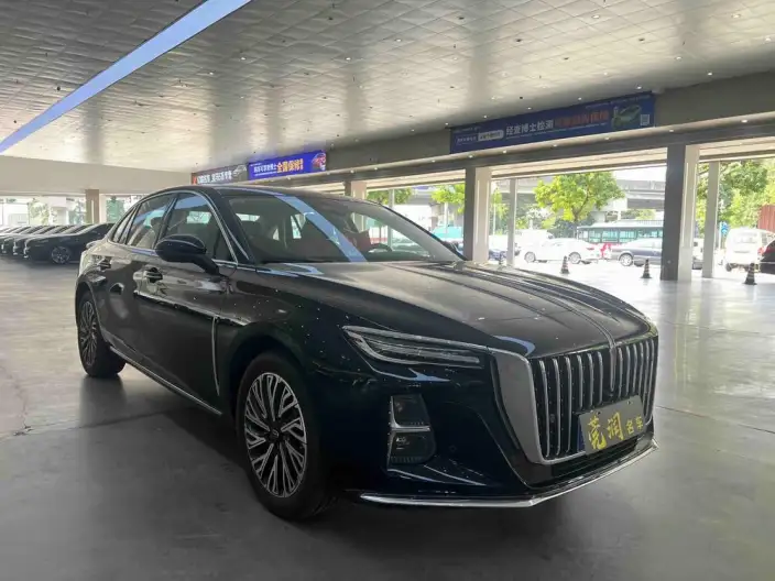 Hongqi H5 2025 Model 2.0T Automatic Flag Enjoy Edition