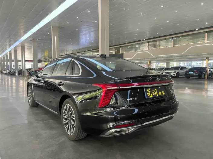 Hongqi H5 2025 Model 2.0T Automatic Flag Enjoy Edition