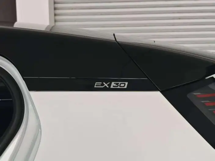 Volvo EX30 2025 Model Rear Drive Long Battery Life Pro Edition Plus – фото 9