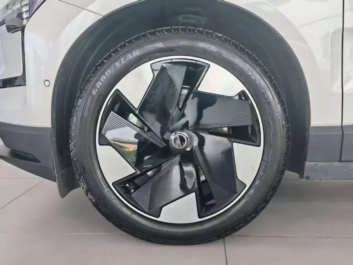 Volvo EX30 2025 Model Rear Drive Long Battery Life Pro Edition Plus – фото 10