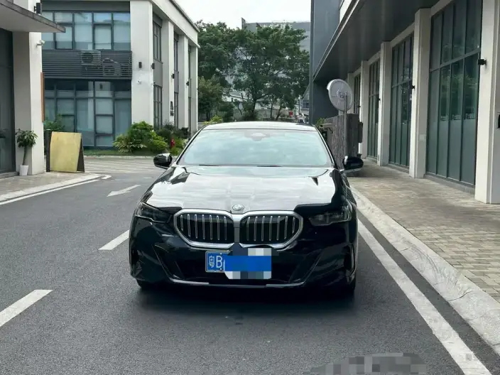 BMW 5 Series 2024 Model 530Li Leading Model M Sports Set – фото 1