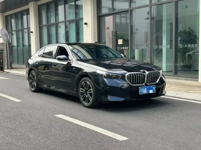 BMW 5 Series 2024 Model 530Li Leading Model M Sports Set – фото 2