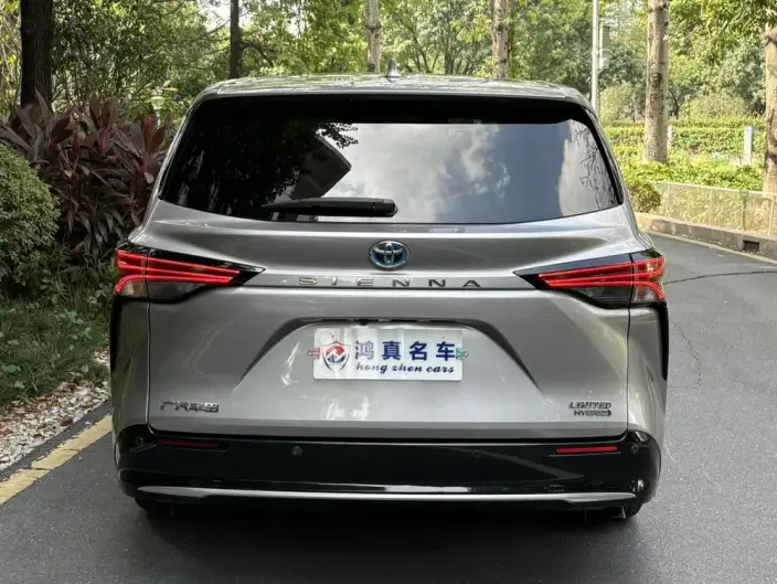 Toyota Sienna 2023 Model Hybrid 2.5L Premium Edition – фото 4