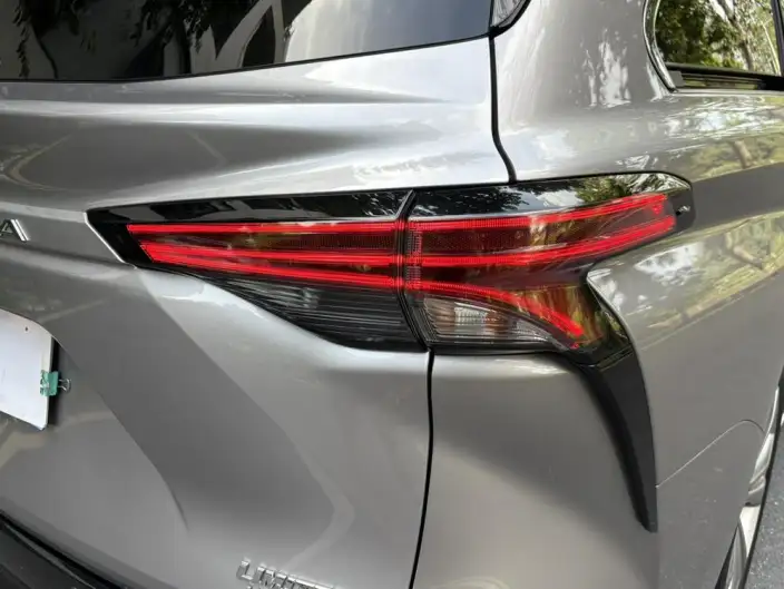 Toyota Sienna 2023 Model Hybrid 2.5L Premium Edition – фото 8