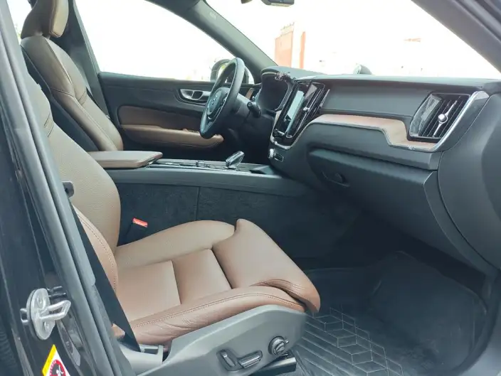 Volvo XC60 2025 Model B5 4WD Smart Range Sports Edition – фото 6