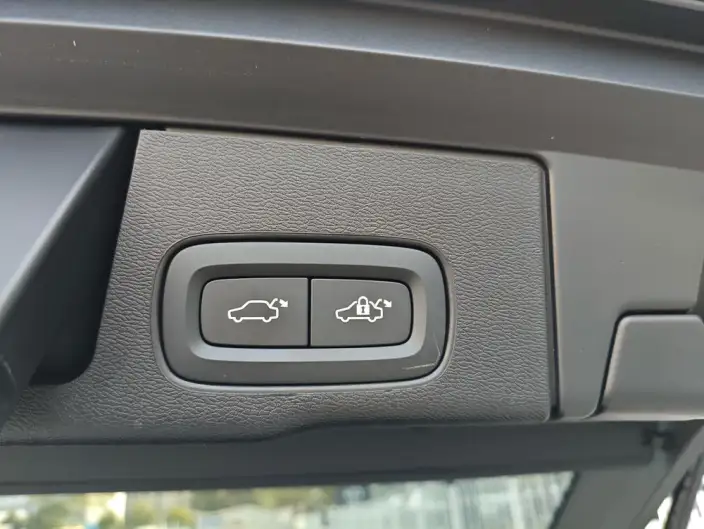 Volvo XC60 2025 Model B5 4WD Smart Range Sports Edition – фото 9