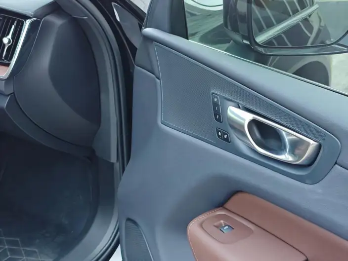 Volvo XC60 2025 Model B5 4WD Smart Range Sports Edition – фото 10