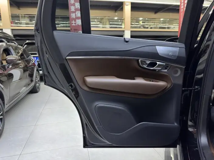 Volvo XC90 PHEV 2022 Model E Drive Hybrid T8 Smart Prestige Deluxe Edition 7 seat – фото 5
