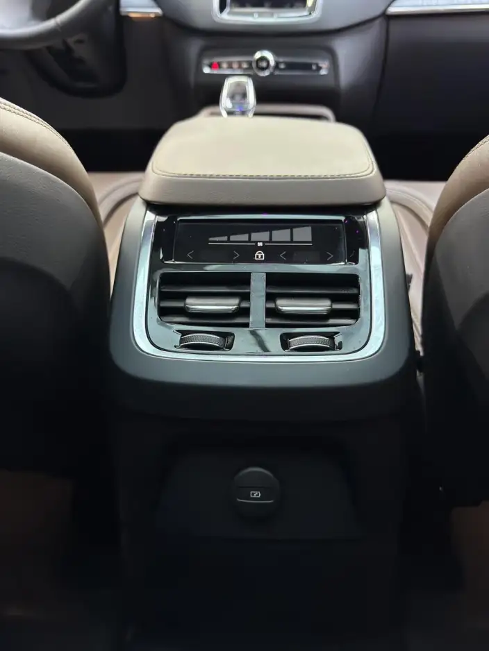 Volvo XC90 PHEV 2022 Model E Drive Hybrid T8 Smart Prestige Deluxe Edition 7 seat – фото 10