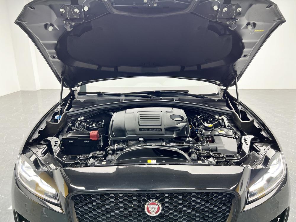 Jaguar F-PACE Модель 2020 года 2.0T 4WD Chequered Flag Edition – фото 10