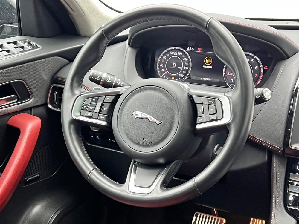 Jaguar F-PACE Модель 2020 года 2.0T 4WD Chequered Flag Edition – фото 16