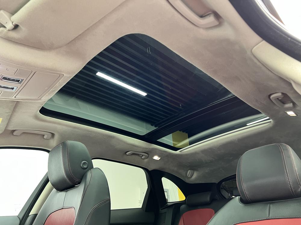 Jaguar F-PACE Модель 2020 года 2.0T 4WD Chequered Flag Edition – фото 19