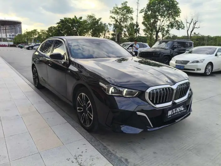 BMW 5 Series 2024 Model 525Li M Sports Set – фото 3