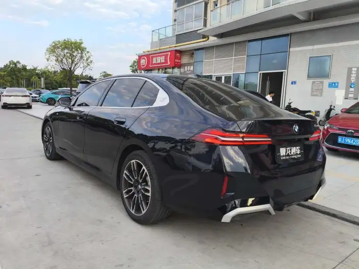 BMW 5 Series 2024 Model 525Li M Sports Set – фото 5